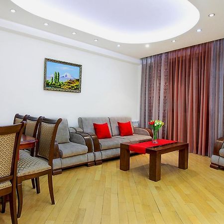 3 Bedroom Apartment Near Republic Square Jerevan Exteriér fotografie
