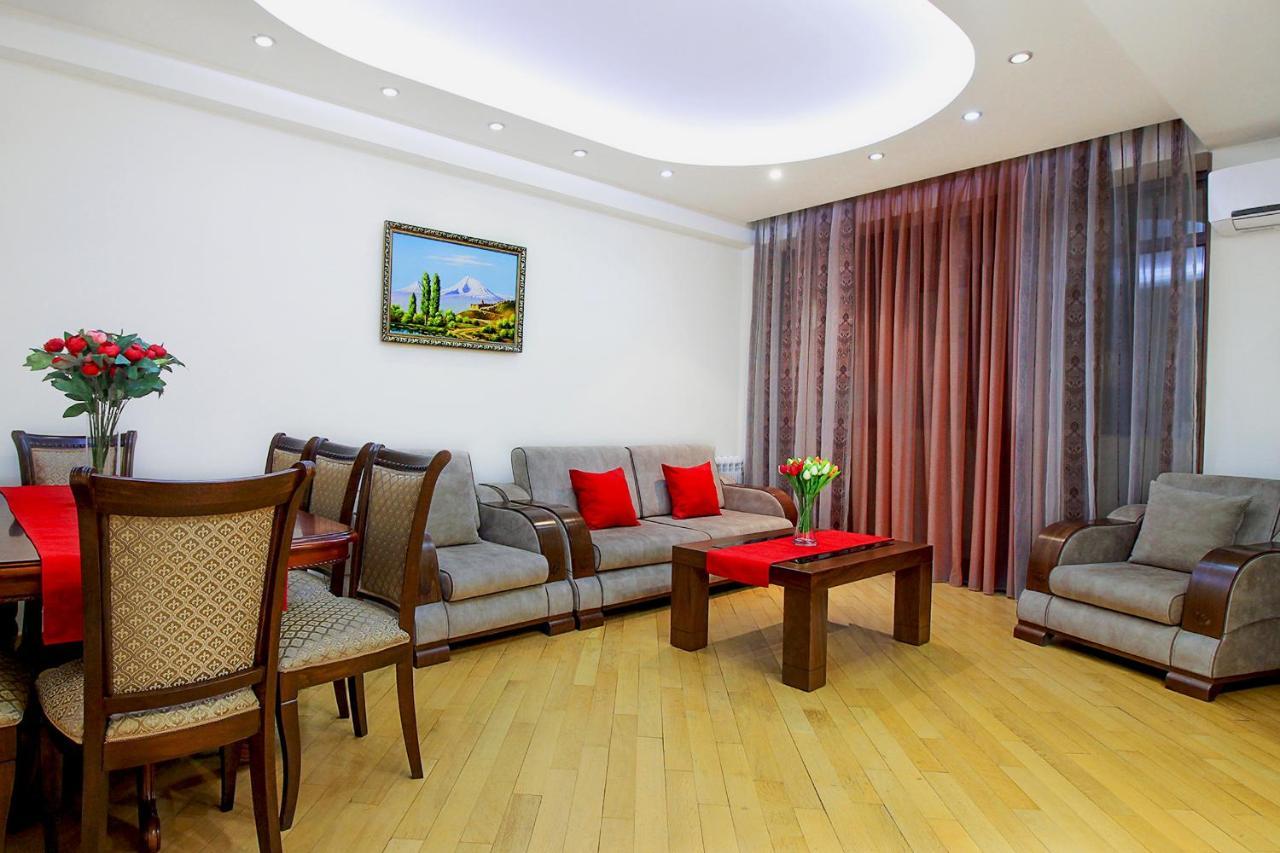 3 Bedroom Apartment Near Republic Square Jerevan Exteriér fotografie